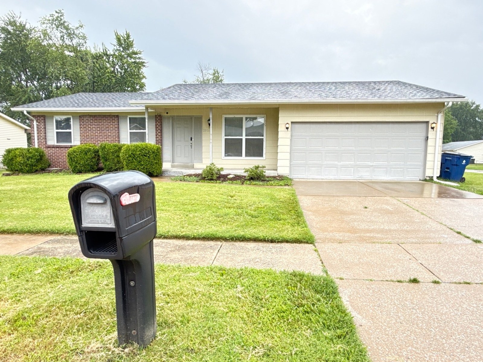 Exterior of 2904 Advance Drive