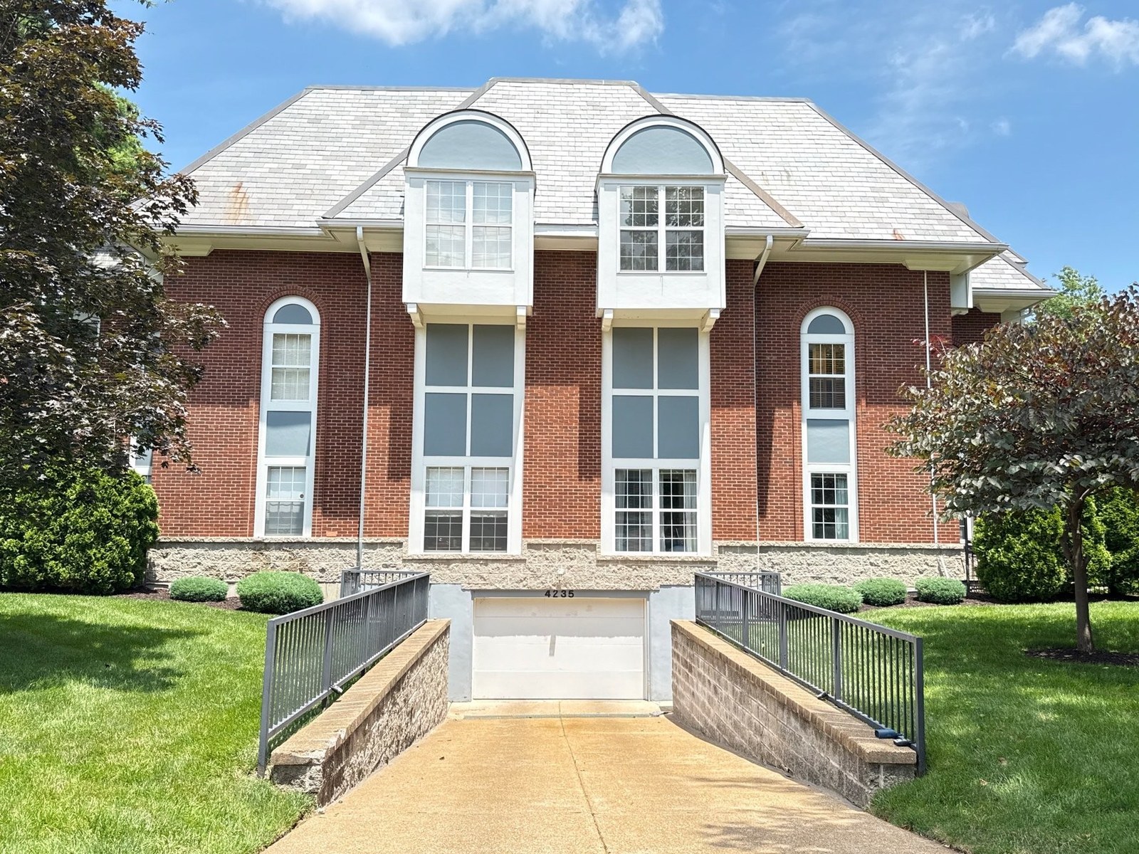 Exterior of 4235 West Pine Boulevard