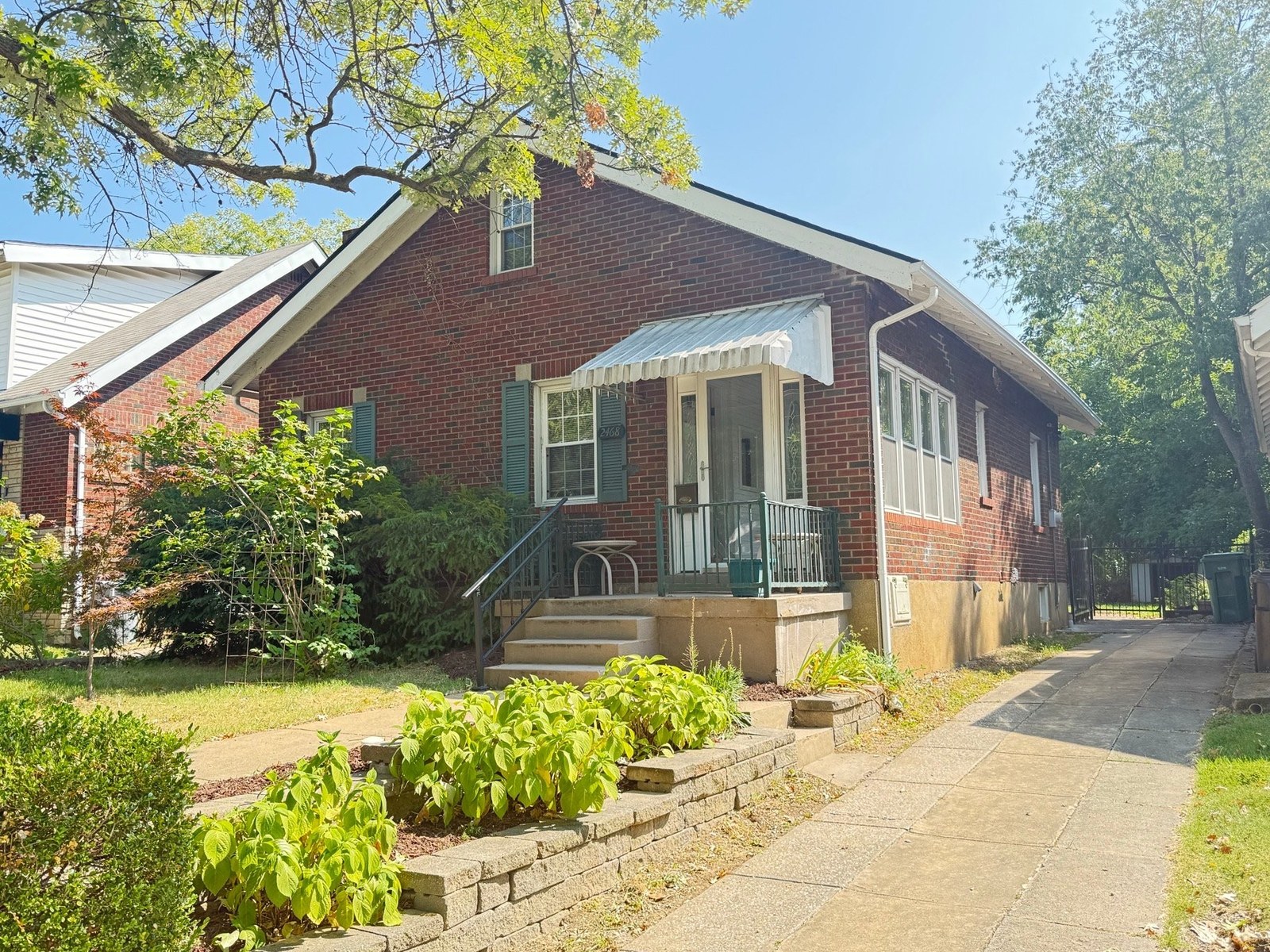 Photo of 2468 Hartland Avenue