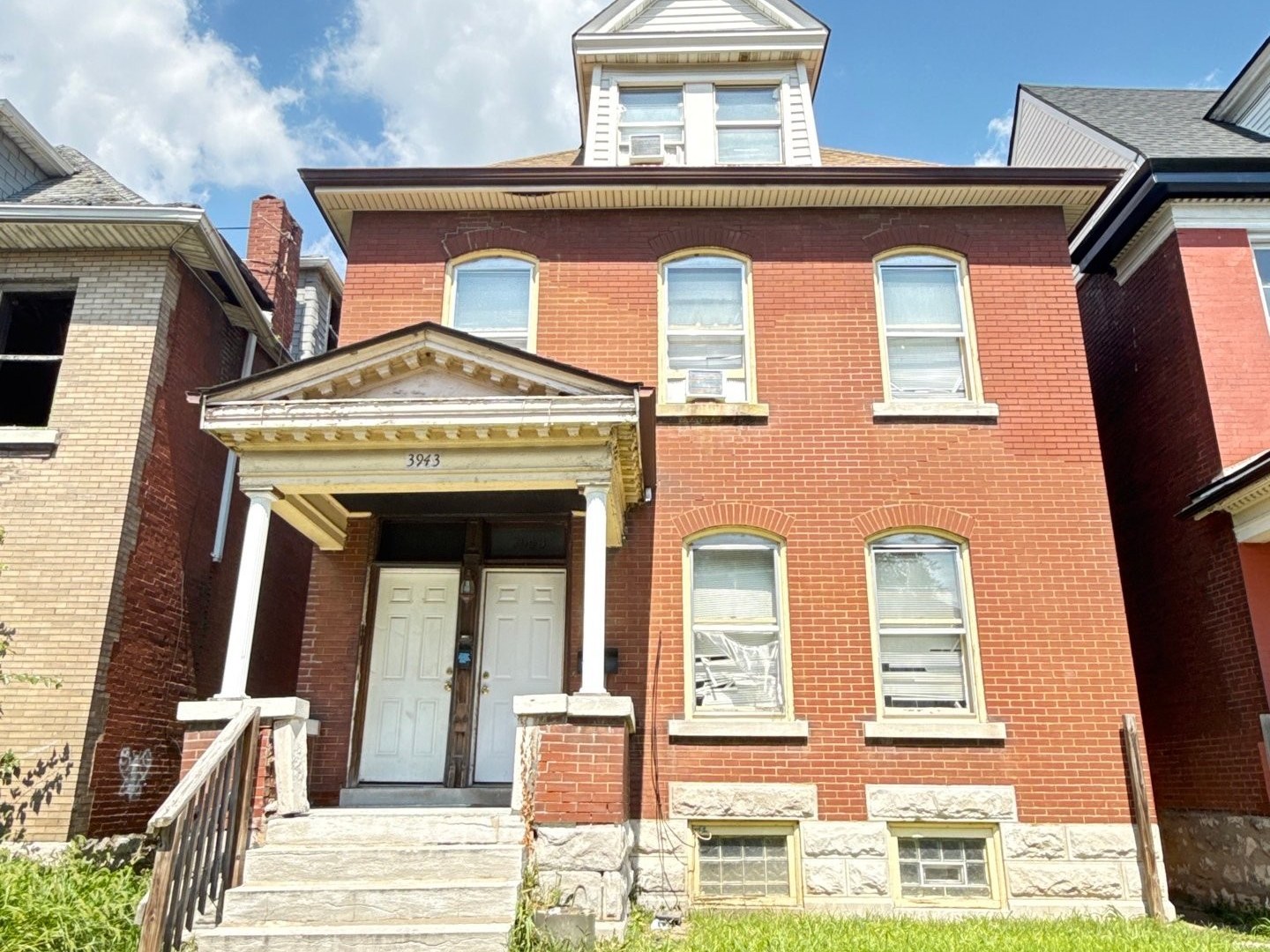 Exterior of 3943 Greer Avenue