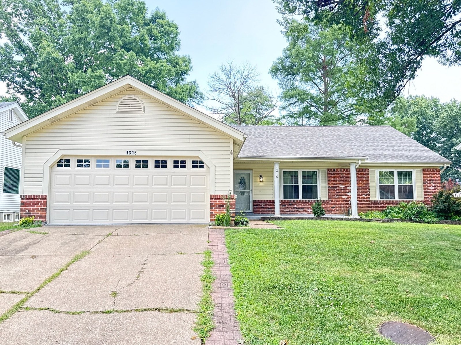 Photo of 1316 Westbrooke Terrace Drive